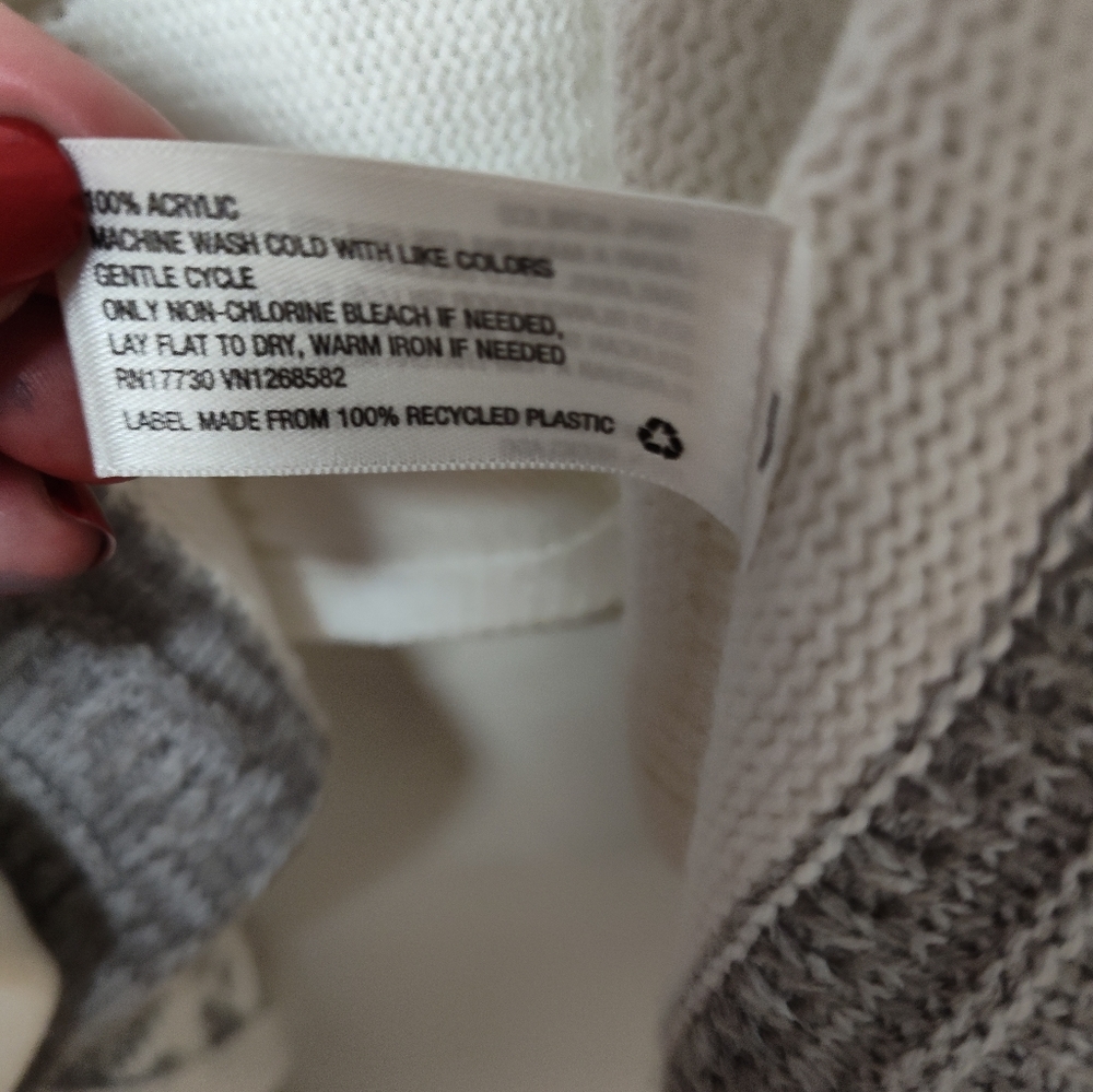 Merona cardigan, white and grey, XL but it seems to be oversized - Picture 2 of 8